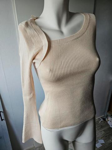 Beige truitje met uitlopende mouwen M/L beschikbaar voor biedingen
