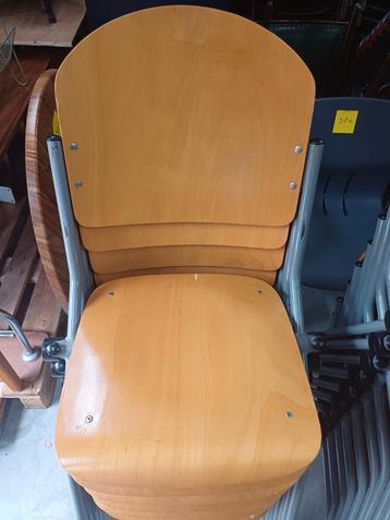 50 x stapelstoelen kantine stapelbare partij stoelen  beschikbaar voor biedingen