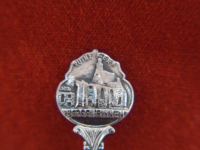 Keltum Lepeltje: Bergen binnen Ruïne en de kerk, Antiek en Kunst, Antiek | Bestek, Ophalen of Verzenden