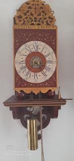 Gelderse of Oostelijke stoelklok (gesigneerd), Antiek en Kunst, Ophalen of Verzenden