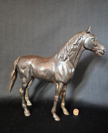 Bronzen paard beschikbaar voor biedingen