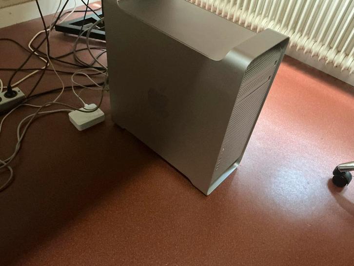 Mac Pro inclusief Apple Cinema HD display, Computers en Software, Apple Desktops, Zo goed als nieuw, Mac Pro, SSD, 2 tot 3 Ghz