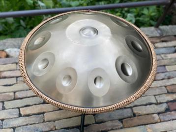 Unieke handpan in D mineur Zacht Goud – afgestemd op 432 Hz beschikbaar voor biedingen