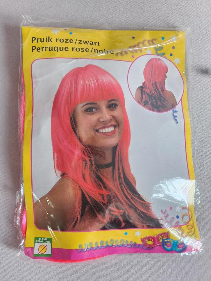 Pruik roze/zwart - NIEUW, Hobby en Vrije tijd, Feestartikelen, Nieuw, Hoed of Pruik, Carnaval, Ophalen of Verzenden