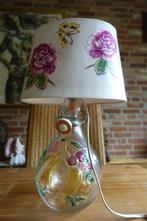 unieke schemer lamp met roze roosjes beschilderd glas, Gebruikt, Romantisch, Ophalen of Verzenden, Glas