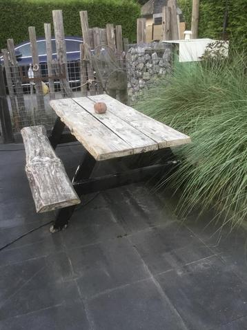 Picknick tafel dikke planken degelijk hout beschikbaar voor biedingen