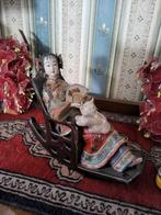 Oosters porseleinen wucai beeld in schommelstoel, Ophalen of Verzenden