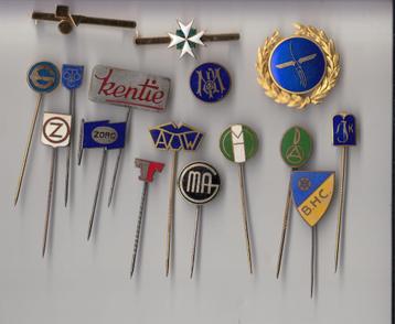 Informatie Gevraagd speldjesVoetbal Luchtvaart Scheepvaart beschikbaar voor biedingen