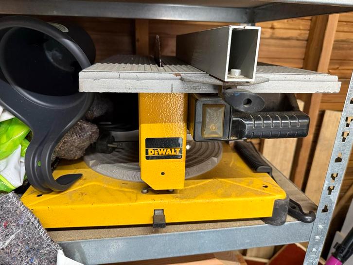 DeWalt Afkort- en Zaagtafel, Doe-het-zelf en Verbouw, Gereedschap | Zaagmachines, Gebruikt, Afkortzaag, 1200 watt of meer, 70 mm of meer