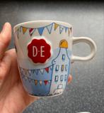 DE Koffiekopjes - Burendag Grachtenpanden, Huis en Inrichting, Keuken | Servies, Keramiek, Nieuw, Ophalen of Verzenden, Overige stijlen