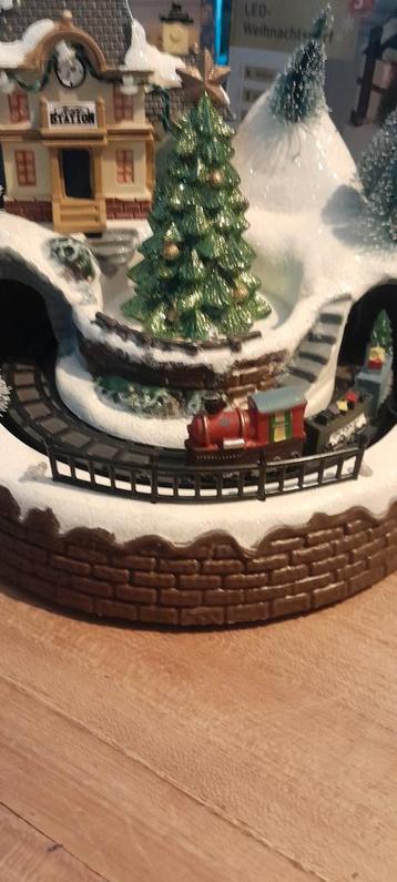 Kerstdecoratie met trein beschikbaar voor biedingen
