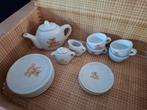 Kinder servies brocante in oude koffer beer motief Jollity, Antiek en Kunst, Ophalen