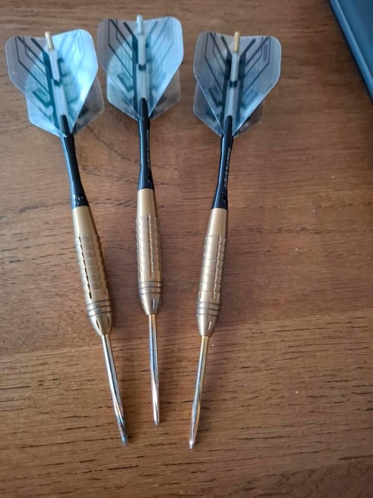 Jonh lowe.. dartsSet van 3 gebruikte dartpijlen, Sport en Fitness, Darts, Gebruikt, Pijlen, Ophalen of Verzenden