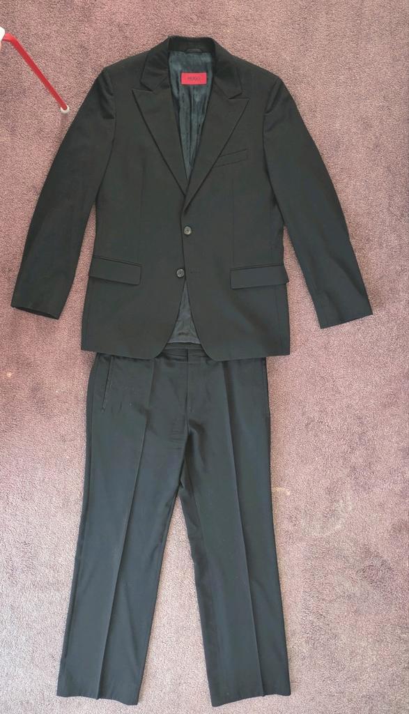 Pak Hugo Boss als nieuw, Kleding | Heren, Kostuums en Colberts, Zo goed als nieuw, Maat 52/54 (L), Grijs, Ophalen of Verzenden