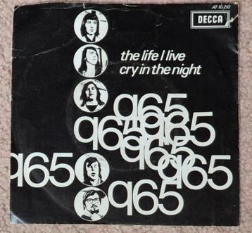 Q65 ‎– The Life I Live / Cry In The Night beschikbaar voor biedingen