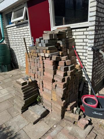 Betonklinker gratis beschikbaar voor biedingen