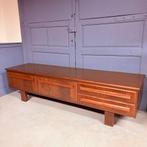 Brutalistisch dressoir, jaren ‘70, walnoot- en mahoniefineer, Ophalen, Gebruikt, 200 cm of meer, Brutalistisch, vintage, jaren '70