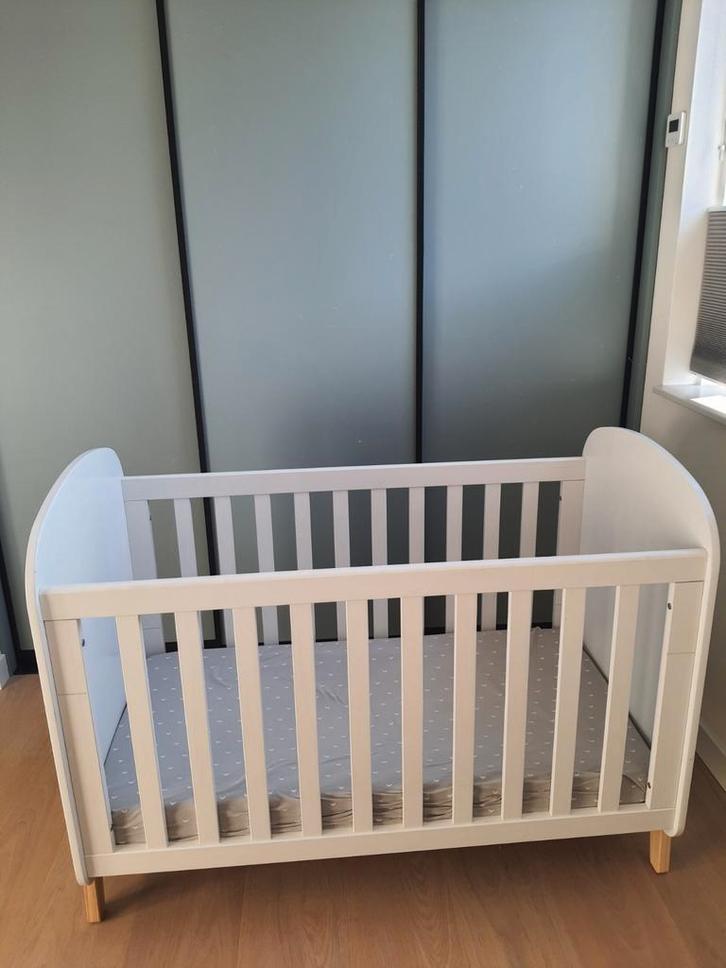 Mooi Ledikant met Matras, Kinderen en Baby's, Babywiegjes en Ledikanten, Zo goed als nieuw, Ledikant, Ophalen