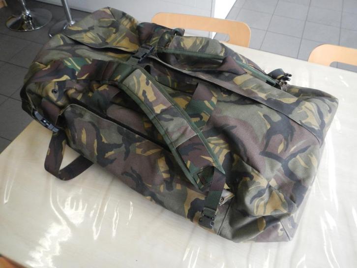 Weekendtas leger 90 liter nieuw model met rugzakbanden Camo, Sieraden, Tassen en Uiterlijk, Tassen | Reistassen en Weekendtassen