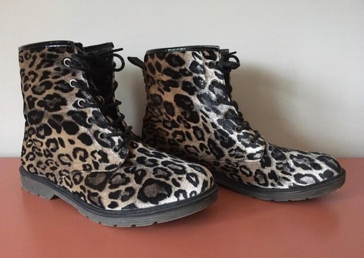 Panterprint laarsjes maat 39, Kleding | Dames, Schoenen, Zo goed als nieuw, Lage of Enkellaarzen, Zwart, Ophalen of Verzenden
