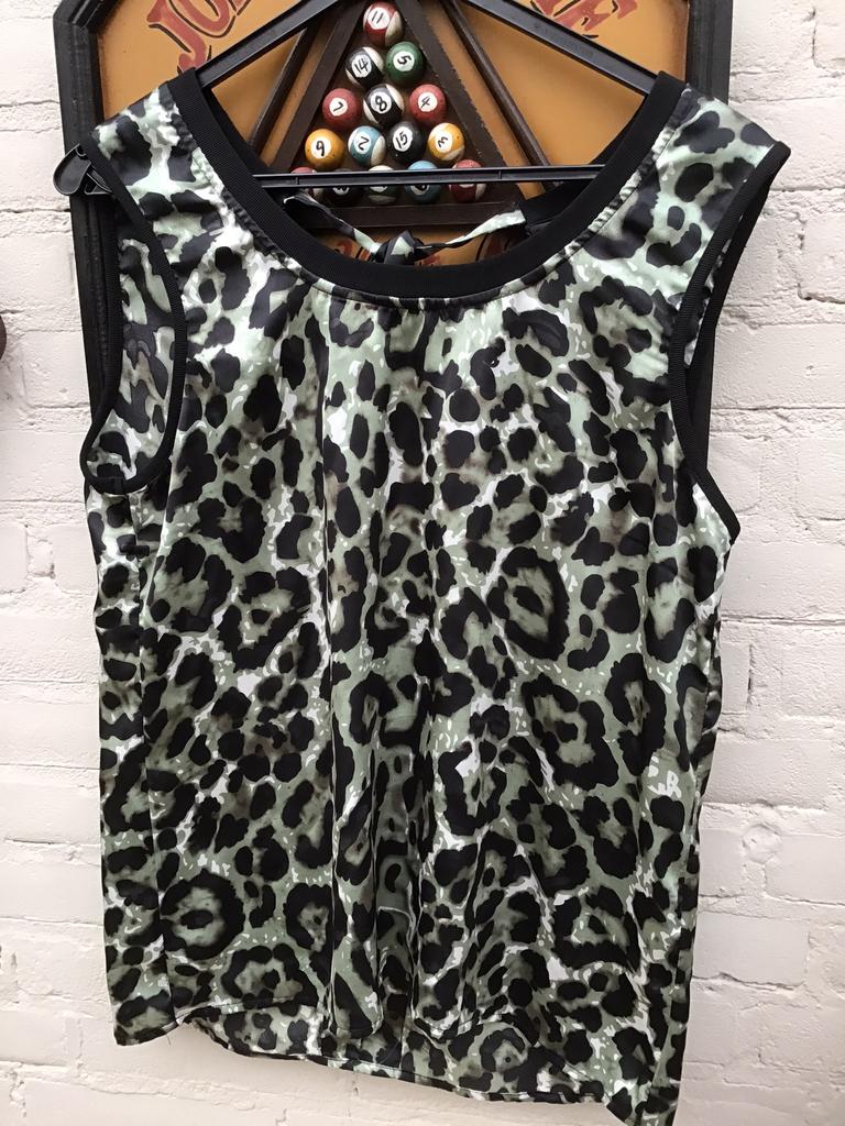 Topje M tijgerprint groen/zwart, Kleding | Dames, Tops, Ophalen of Verzenden, Zo goed als nieuw