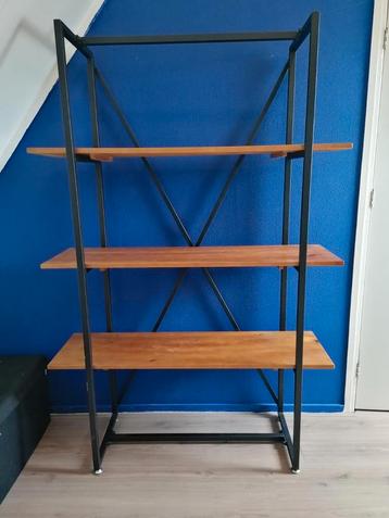 Moderne (boeken)kast van hout/staal beschikbaar voor biedingen