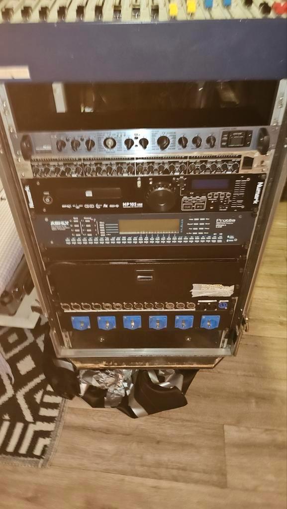 Flijchtcase met inhoud, Muziek en Instrumenten, Dj-sets en Draaitafels, Zo goed als nieuw, Ophalen