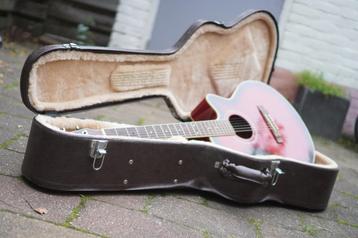 Semi-Akoestische Gitaar beschikbaar voor biedingen