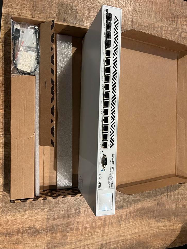 Microtik CCR 1036-12-4g, Computers en Software, Netwerk switches, Zo goed als nieuw, Ophalen of Verzenden