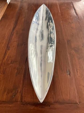 Massief aluminium schaal beschikbaar voor biedingen