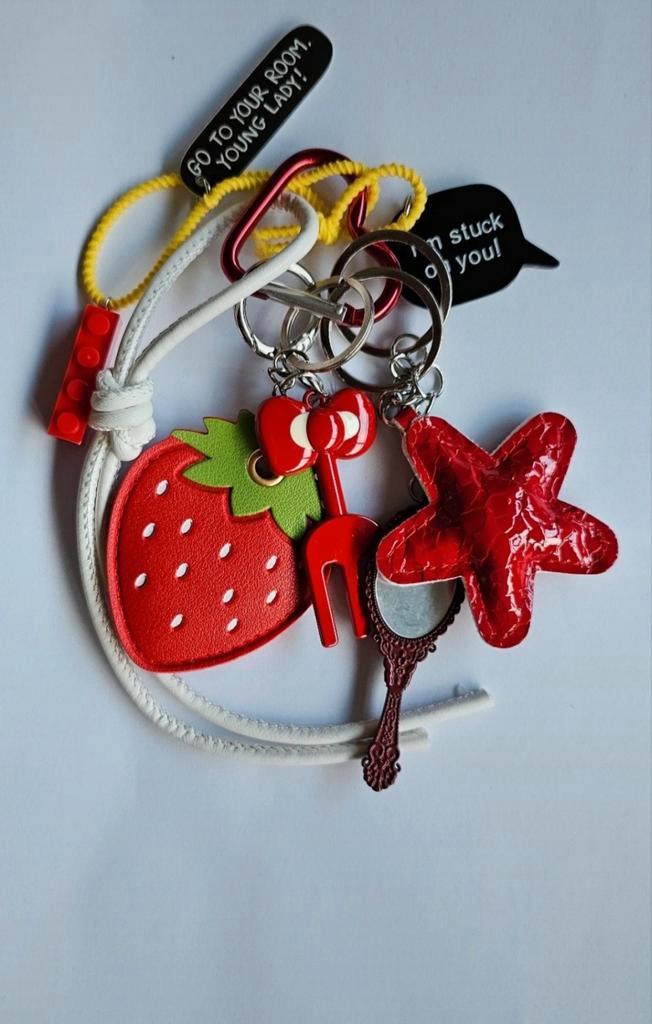 Leuke Sleutelhanger met Bedels, Sieraden, Tassen en Uiterlijk, Manchetknopen, Nieuw, Overige materialen, Ophalen of Verzenden