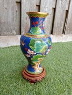 Vintage blauwe cloisonné Vaas met motief van o.a. bloesem., Ophalen of Verzenden