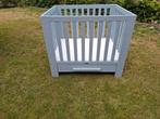 Massief houten babybox met handige lade, blauwgrijs geverfd, Ophalen, Gebruikt, Lade