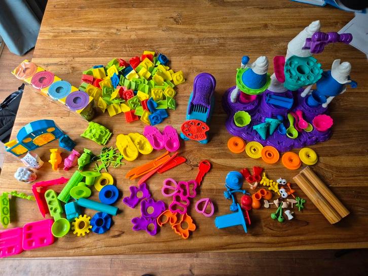 Play Doh nieuwe klei en heel veel vormpjes ijsmachine, Kinderen en Baby's, Speelgoed | Educatief en Creatief, Gebruikt, Knutselen