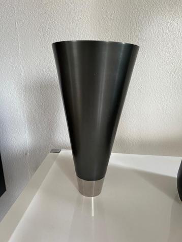 Designvaas van Myranda Brugge 1981 beschikbaar voor biedingen