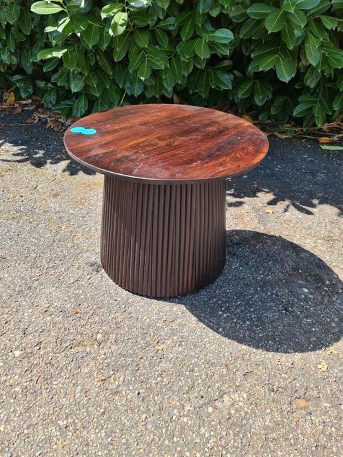 Livingfurn bijzettafel Salvator walnut 50x50x40cm nu €45, Huis en Inrichting, Woonaccessoires | Overige, Zo goed als nieuw, Ophalen