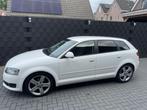 Audi A3 Sportback 1.8 TFSI Attr. B.E| WIT| DAB+| 18”| TREKHA, Voorwielaandrijving, Gebruikt, 1295 kg, 4 cilinders