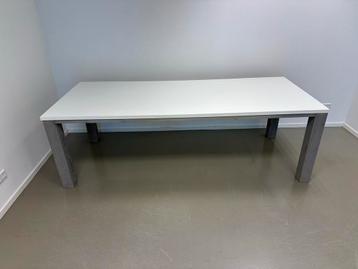Grote Tafel - Eettafel/Vergadertafel 240x100cm beschikbaar voor biedingen