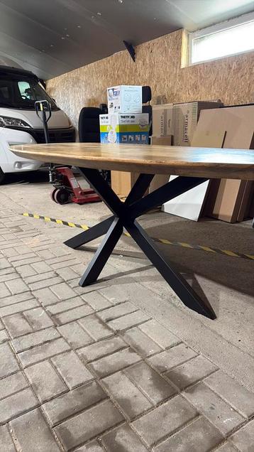 Mango houten ovale eettafel 240 cm beschikbaar voor biedingen