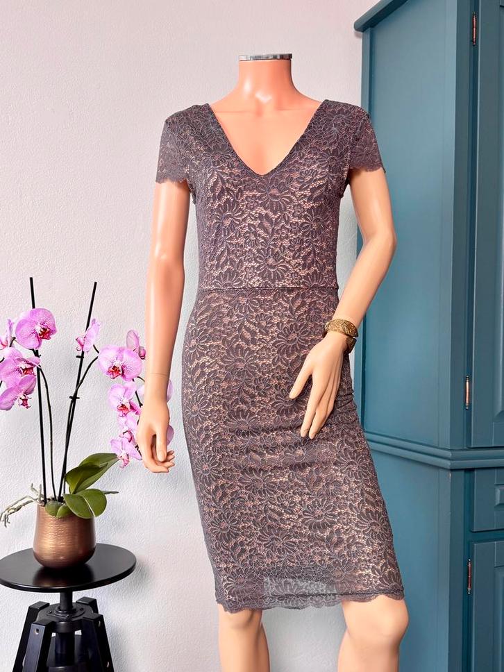 H&M kanten jurk maat 36 - bruin - grijs, Kleding | Dames, Jurken, Zo goed als nieuw, Maat 36 (S), Grijs, Boven de knie, Ophalen of Verzenden