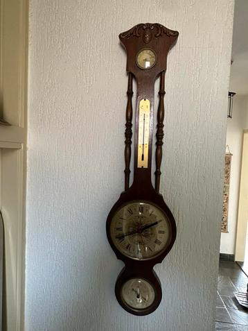 Klassiek houten weerstation met barometer beschikbaar voor biedingen