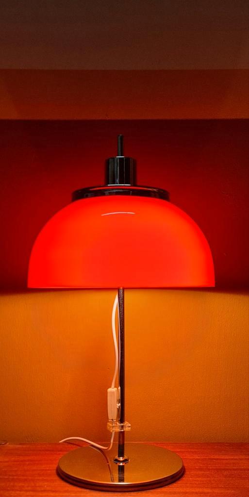 Vintage, design tafellamp Faro, Harvey Guzzini, Huis en Inrichting, Lampen | Tafellampen, Ophalen