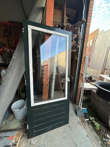 Achterdeur hard hout beschikbaar voor biedingen