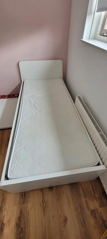 Ikea bed 90200