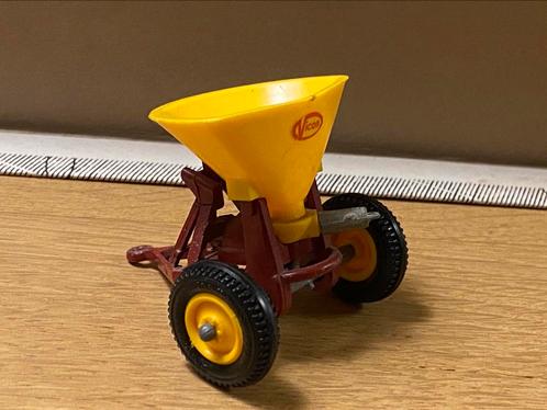Brittains kunstmeststrooier vicon, Hobby en Vrije tijd, Modelauto's | 1:32, Zo goed als nieuw, Tractor of Landbouw, Overige merken