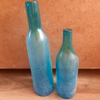Blauwe flessen in “frozen” look,, Huis en Inrichting, Woonaccessoires | Vazen, Minder dan 50 cm, Glas, Blauw, Zo goed als nieuw