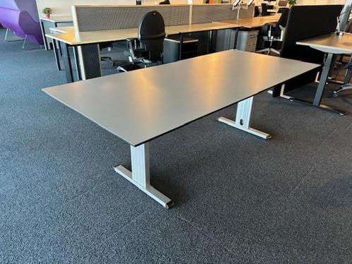 Vergadertafel 220x100cm volkern grijs blad en alu T-poten, Huis en Inrichting, Tafels | Eettafels, Gebruikt, 100 tot 150 cm, 200 cm of meer