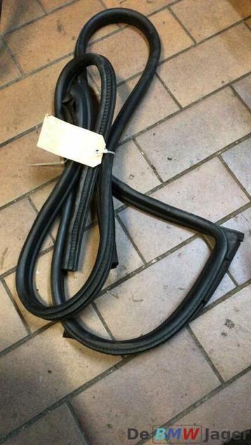 Deurrubber rechtsvoor BMW 1 serie E81 beschikbaar voor biedingen