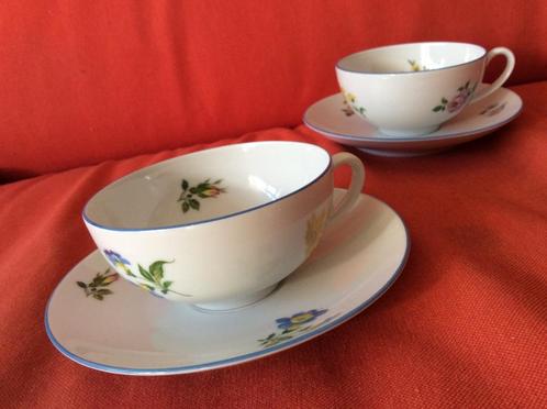 Twee theekopjes + schotel, Kronester Bavaria, wit + bloemen, Verzamelen, Porselein, Kristal en Bestek, Nieuw, Kop en/of schotel