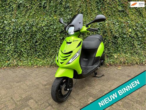 Piaggio Zip SP McLaren 45km RUNNER POWER1 BETAAL MET in3, Fietsen en Brommers, Scooters | Overige merken, Gebruikt, Benzine